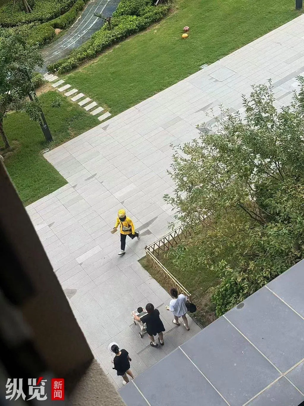 Zhengzhou Rider's 8km Life-Saving Run ： 50-Yuan Tip Sparks Debate