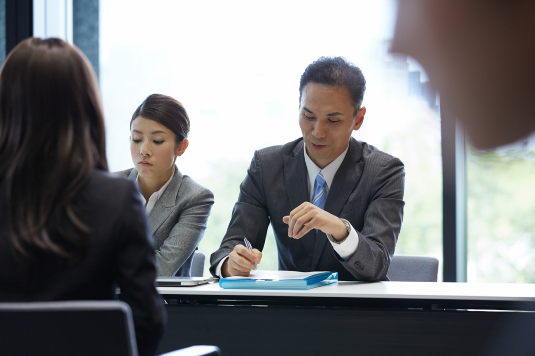Chinese Job Seeker Gets 1,000 RMB After Rejection – Company Shows Respect