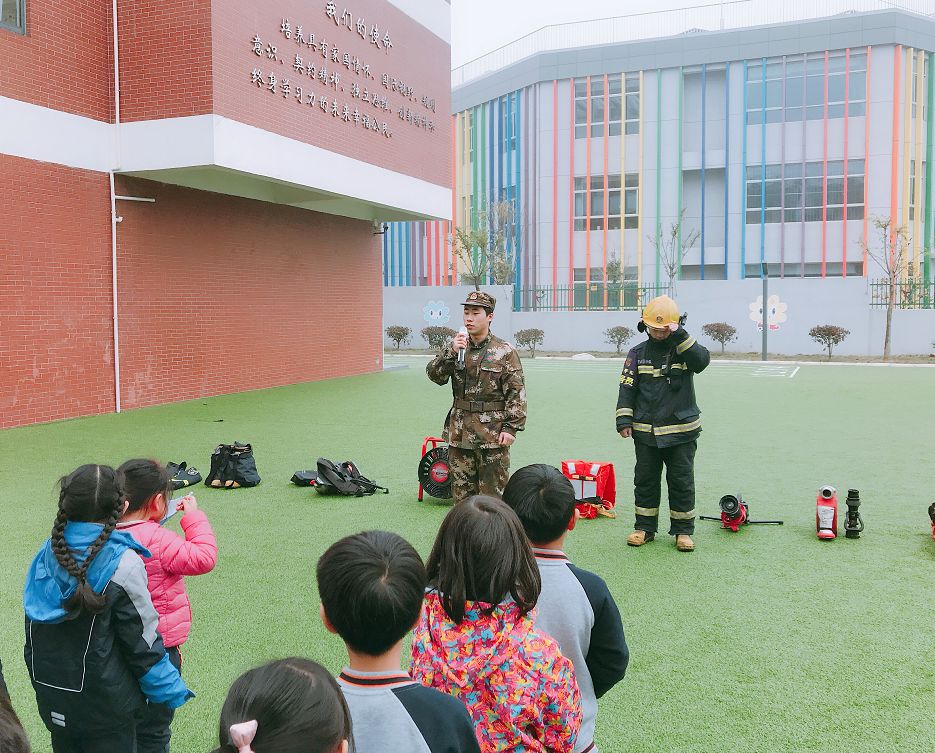 南京新书院悠谷学校第13周安全演习-- “消防车走进校园