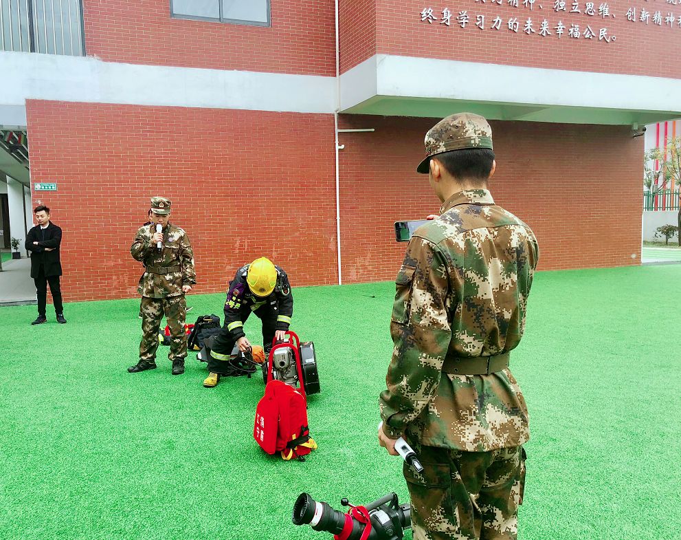 南京新书院悠谷学校第13周安全演习-- “消防车走进校园