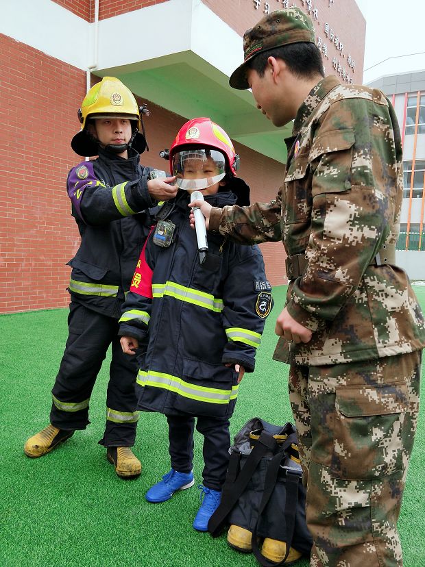 南京新书院悠谷学校第13周安全演习-- “消防车走进校园