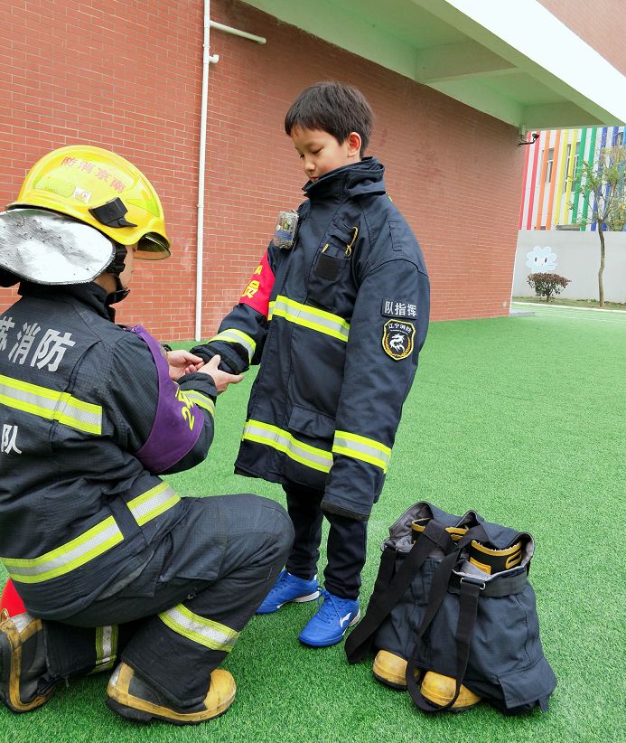 南京新书院悠谷学校第13周安全演习-- “消防车走进校园