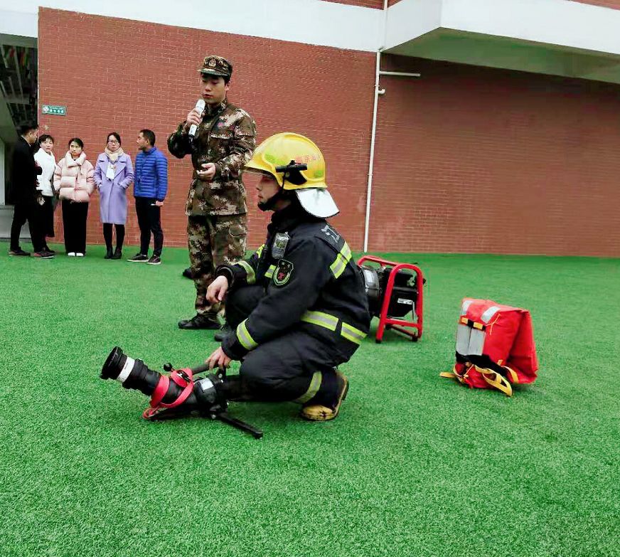南京新书院悠谷学校第13周安全演习-- “消防车走进校园