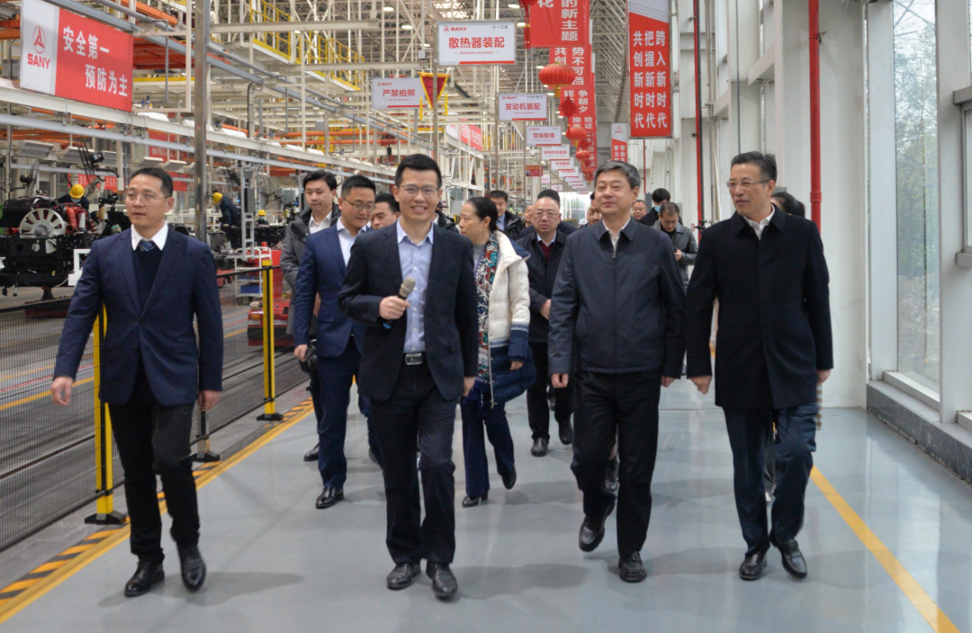 严华到邵阳经开区企业走访 上门送服务解难题_邵阳头条网
