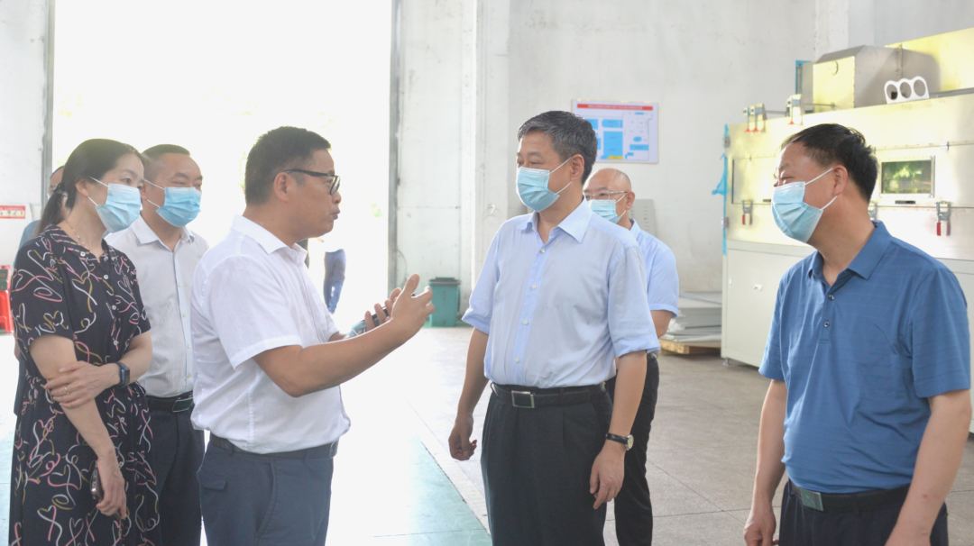 严华到企业开展万名干部联万企“送政策、解难题、优服务”行动_邵阳头条网