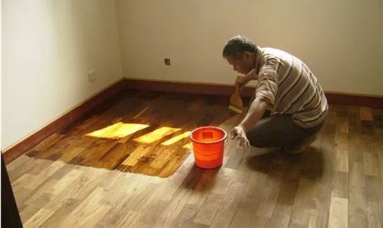 木地板旧了到底是选择翻新还是更换呢？