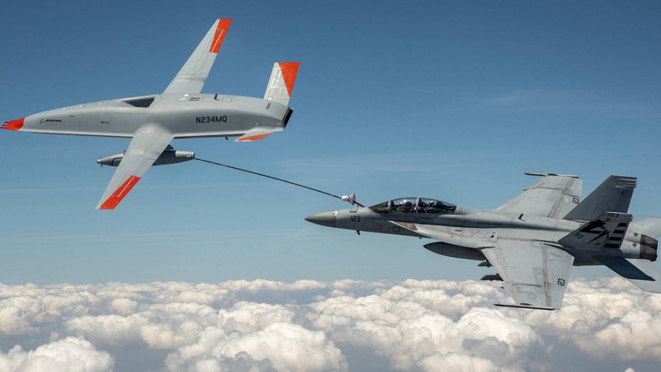 美军首次无人机空中加油