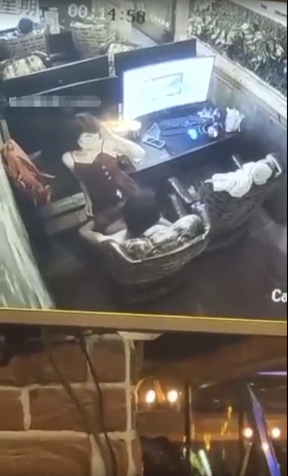 武昌某大学生情侣在网吧为爱鼓掌，被监控实时直播，视频流出（视频/组图） - 4