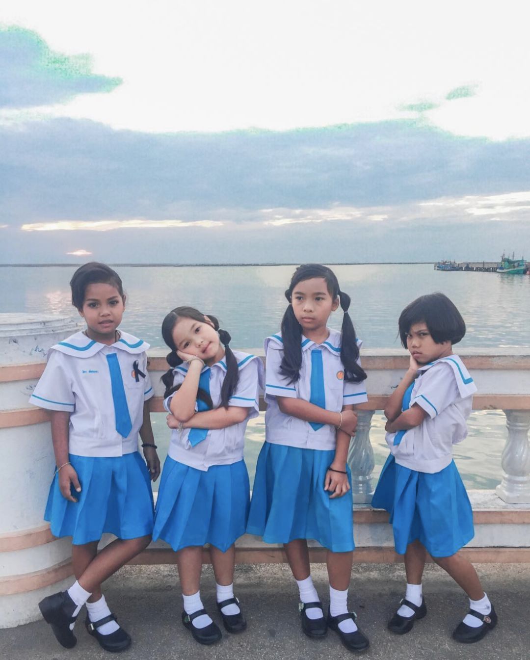 低成本也能模仿 BLACKPINK！這四個泰國女孩什麼來頭？