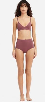 怎麼都拍不出 IG 上的泳裝美照？我看你是不會買泳衣！