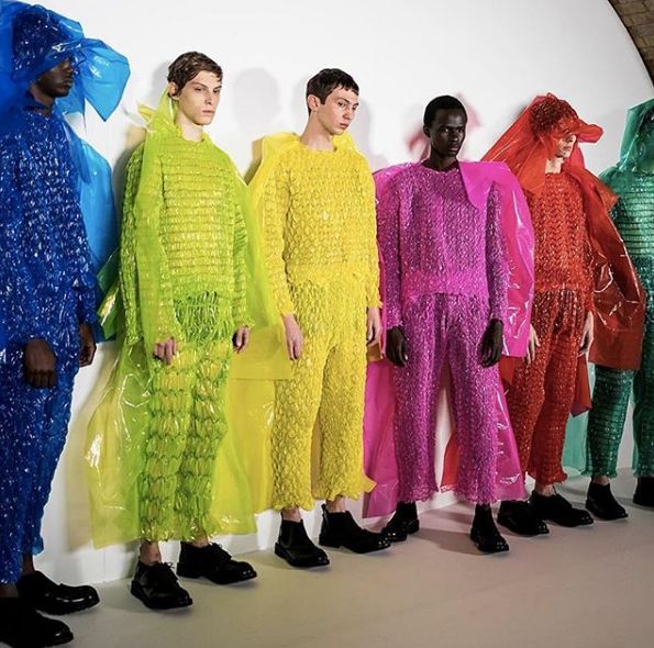 解鎖夏季穿搭新思路，這裡有一份時髦色彩教科書