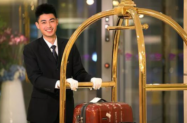 酒店礼宾员就是送送客人行李？误解大了！ - 脉脉