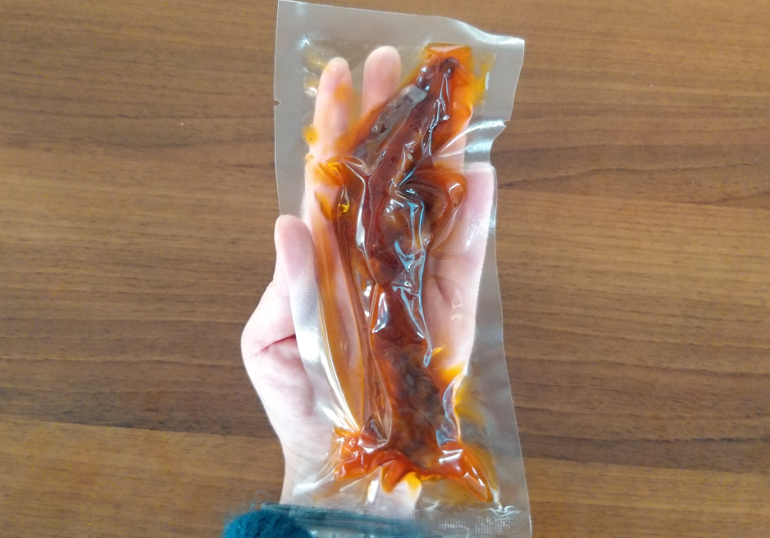 啃一只手掌大小的虎皮鸡爪是什么体验 柠檬资讯