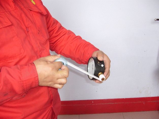 手把手教你如何更換壓力表的圖8