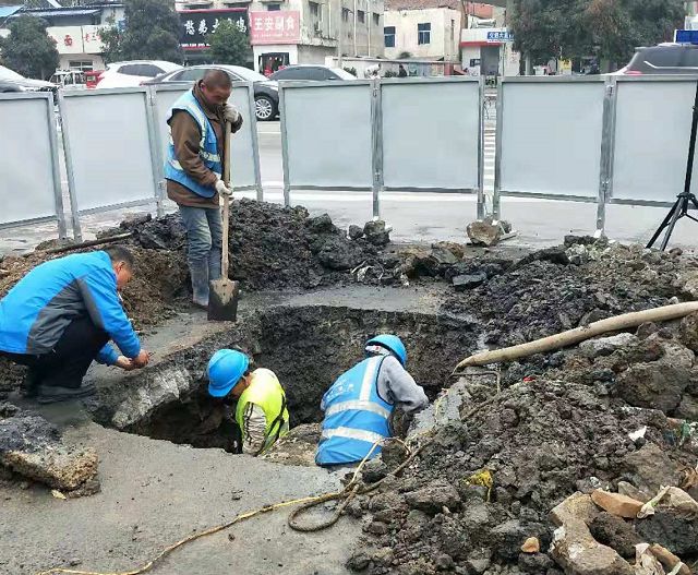 帶水作業(yè)保供水 協(xié)同奮戰(zhàn)為民生