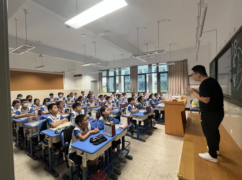 位于崇贤新城沾丁路6号,余二高教育集团附属沾桥中学—学习大