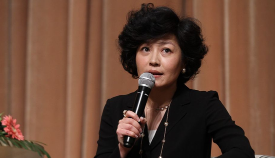 值得一提的是,2013年和2015年的央视春晚,都是哈文导演的.