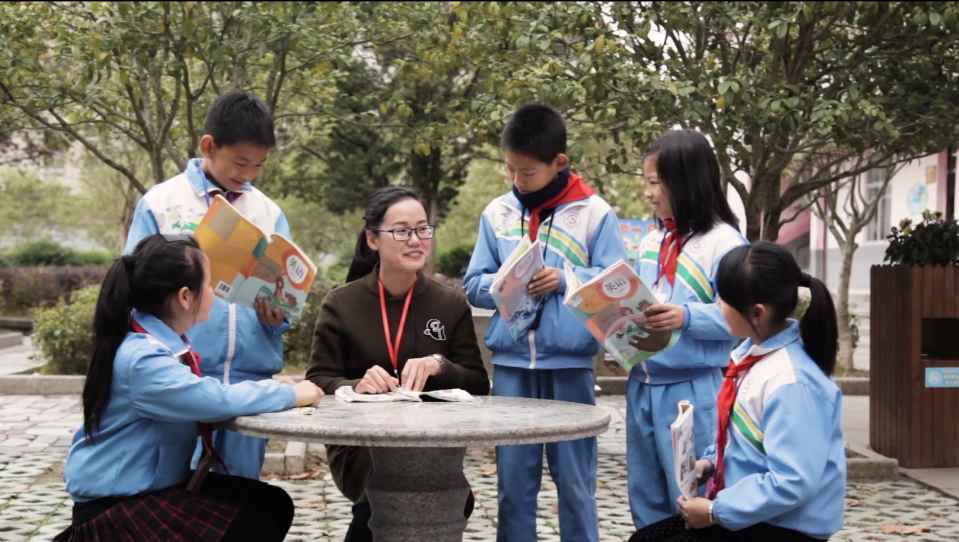 让红色飘香让文明闪光全国文明校园井冈山市龙市小学小记