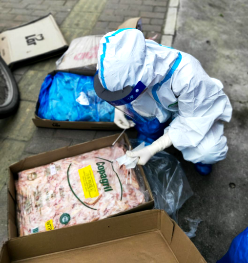 分别到龙城街道,平陵街道,龙田镇,对12家冷冻进口食品经营场所及食品