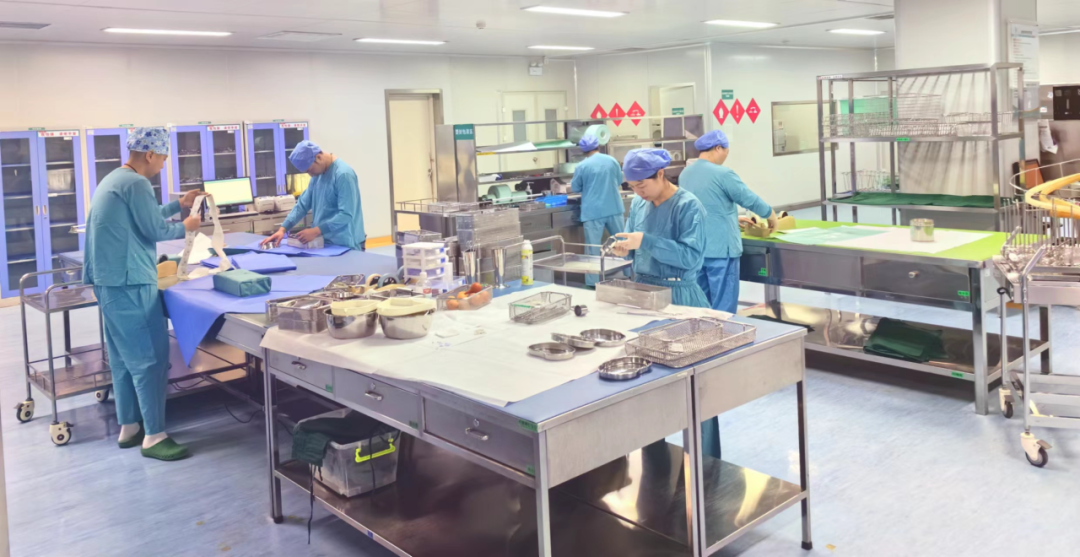 医院供应室有什么设备科室风采｜无声守护患者安全的＂幕后天使＂--走进燕达医院消毒供应室_https://www.jmylbn.com_新闻资讯_第2张