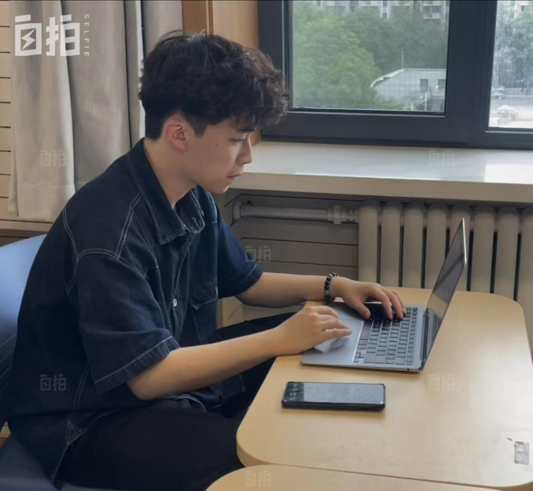 清年阁一天涨粉近百万,我，00后热血男大，组织高考状元在线讲课，半年涨粉120万