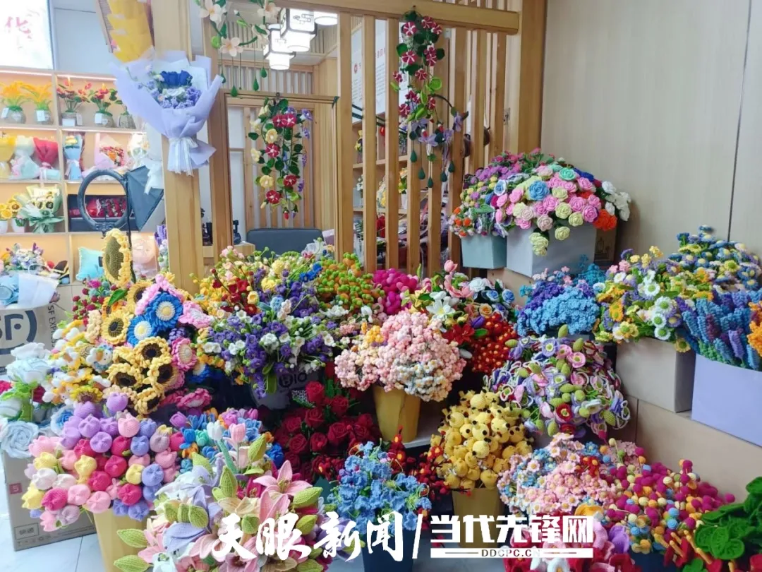 万山区旺家社区搬迁户许平：用指尖技艺织就“共富网”