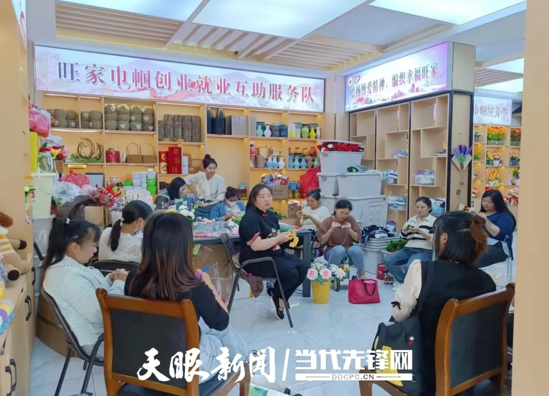 万山区旺家社区搬迁户许平：用指尖技艺织就“共富网”