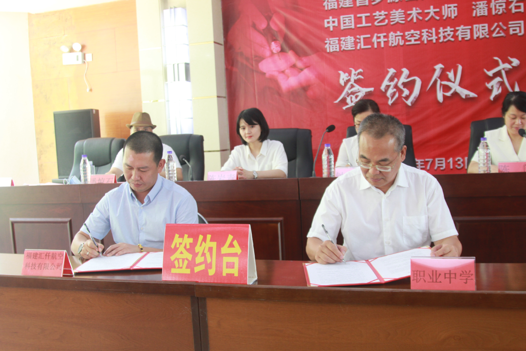 У����� ����ְ�̷�չ����<a href=http://www.555edu.net/school-482/ target=_blank class=infotextkey>��Դ�ظ߼�ְҵ��ѧ</a>���������˲�У�����ǩԼ��ʽ