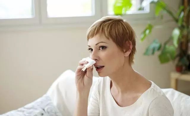 过敏性鼻炎吃什么食物好？这4种食物最佳，缓解鼻炎的好帮手