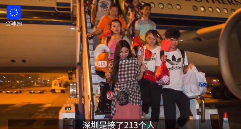 恐怖災難來臨，1.7萬中國人被困，天崩地裂人人絕望！這時，天空「轟隆隆「飛來6架大飛機，把人們都看呆了！ 靈異 第62張