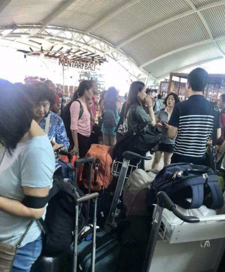 恐怖災難來臨，1.7萬中國人被困，天崩地裂人人絕望！這時，天空「轟隆隆「飛來6架大飛機，把人們都看呆了！ 靈異 第33張