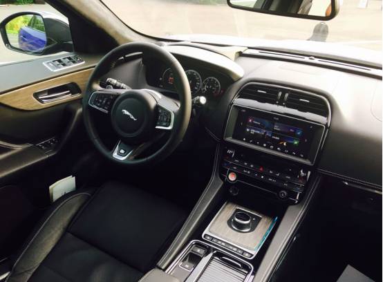 芯”心十足，试驾新一代捷豹F-PACE