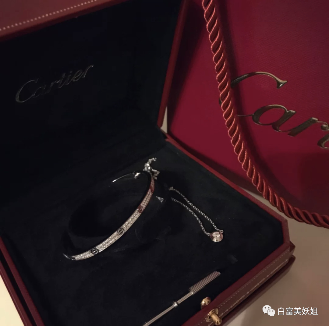 【美女】唯一高调炫富不被骂的富二代，网友对她咋这么好？（组图） - 27
