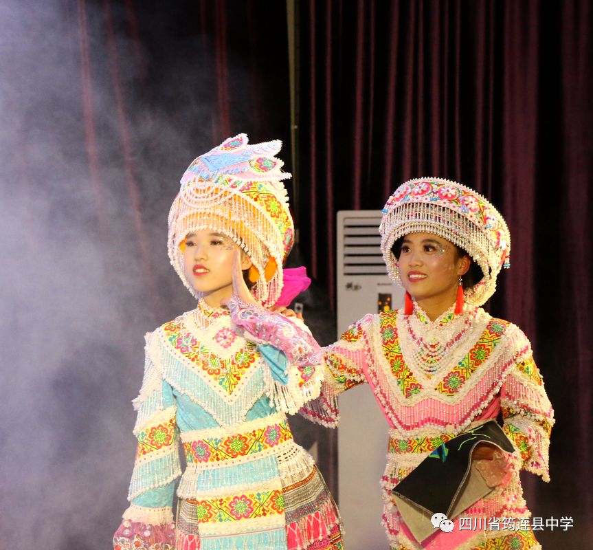 汉苗和谐一家亲 载歌载舞迎新年——筠连中学2020年“苗岭新年·元旦晚会”10.jpg