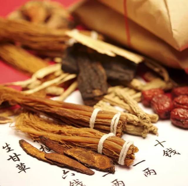 揭秘侍寝乾隆28年的香妃 为何没有怀孕生子?!