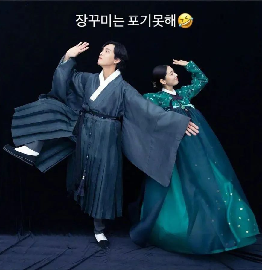 【情感】突然奉子成婚！悄悄恋爱5年，全网含泪祝福，可她老公谁啊...（组图） - 57