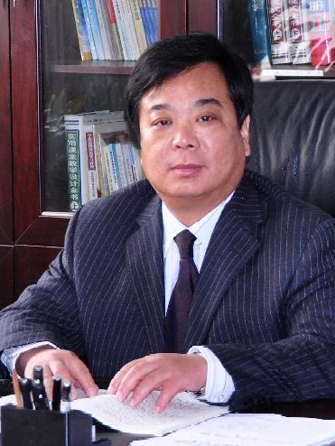 王允昌中学高级教师,山东省骨干教师,金乡县功勋校长.