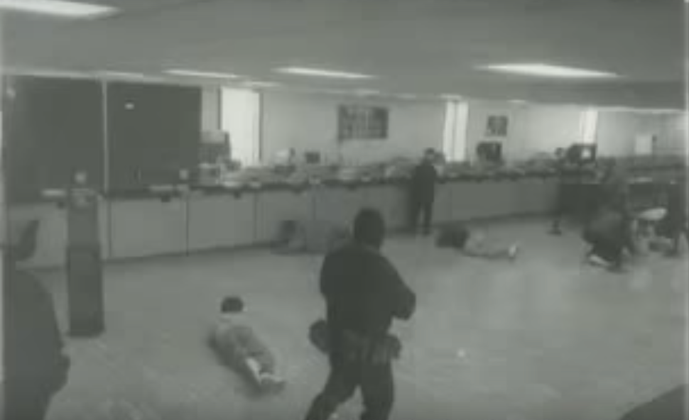 美国史上最强悍匪，2个人把三百LA警察逼得临时去枪店买枪（组图） - 38