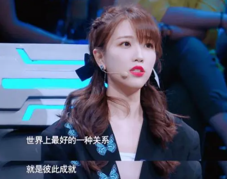从《新相亲大会》《蒙面舞王》到《蒙面唱将》,张纯烨无缝衔接,175cm