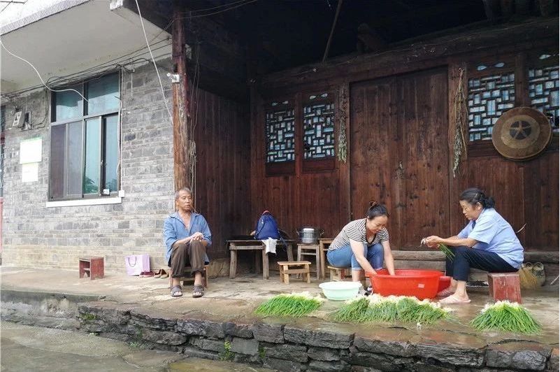 玉屏这个帮扶干部是我女儿