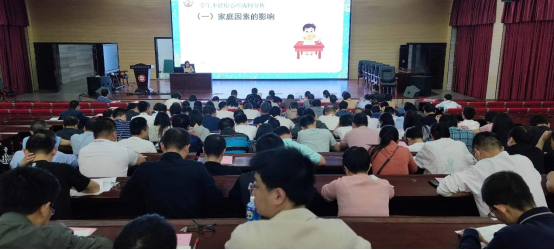 班主任经验心得_二年级班主任经验交流材料_小学三年级班主任经验交流材料