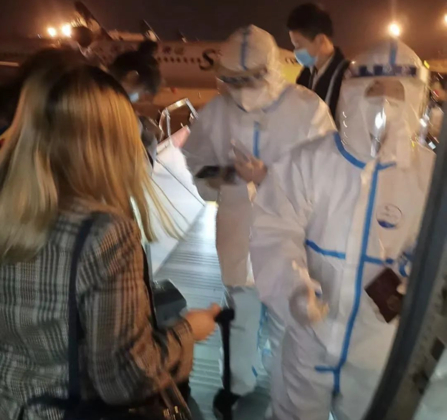 全澳爆发抗议，数百堪培拉人集聚国会大厦；第二批留学生4月返澳；最新回国规定，实施肛拭子，华人述羞人过程； - 25