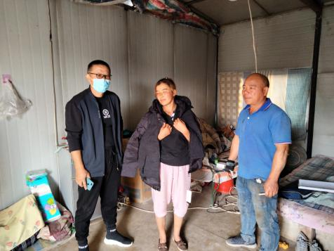【我为群众办实事】南岸社区开展捐衣物、送温暖活动