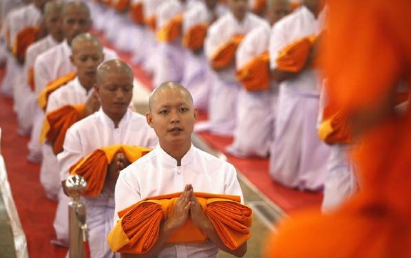 为什么泰国僧人袈裟的颜色各异