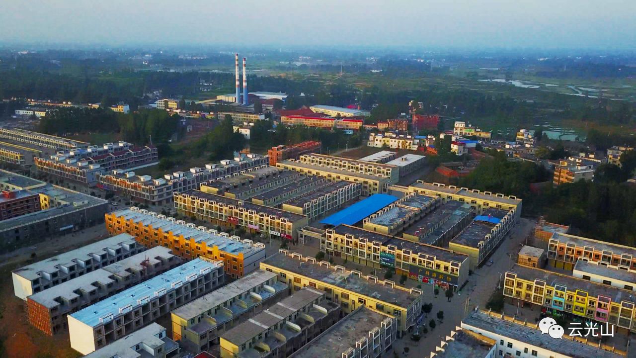 位于大别山北麓,河南省光山县南部,东与斛山乡接壤,南与泼陂河镇交界