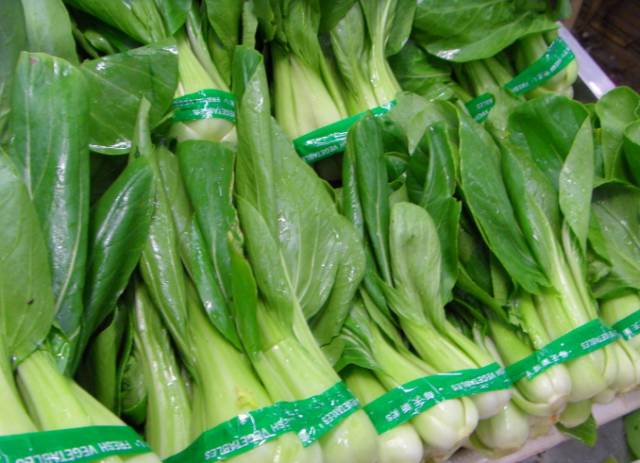 1 看长短 叶子短的品质佳,吃起来鲜美有味,营养饱满;而叶子长的纤维多