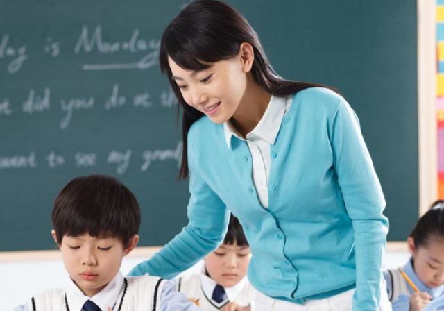 国家再次明确:这些人的工资不得低于公务员!