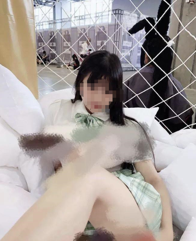 女人穿衣自由，就可以在公共场合搞软色情了?（组图） - 11