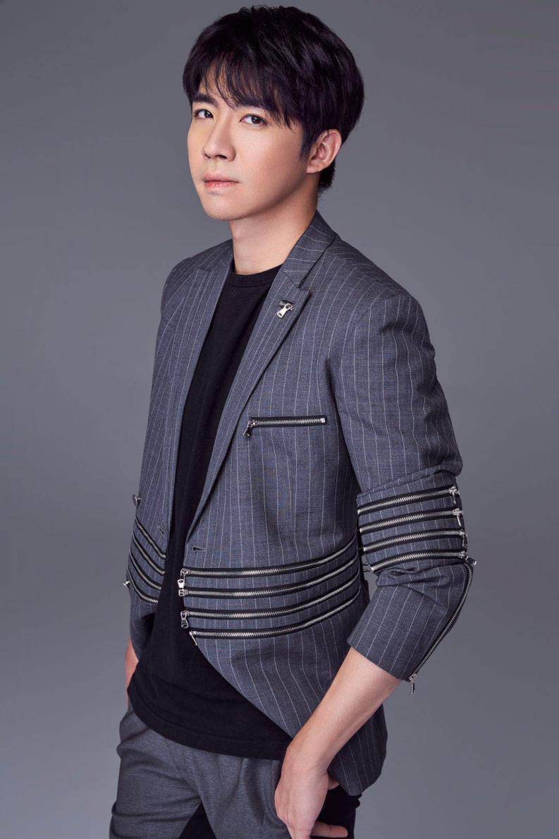 印象中那个纯粹的大男孩"端木磊",用实力演绎的"杜明礼"终赢得了所有