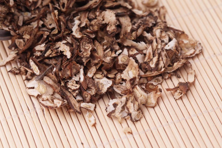 枸杞泡黑了还能喝吗_枸杞泡水黑的好还是红的好_自己千万别用黑枸杞泡水喝